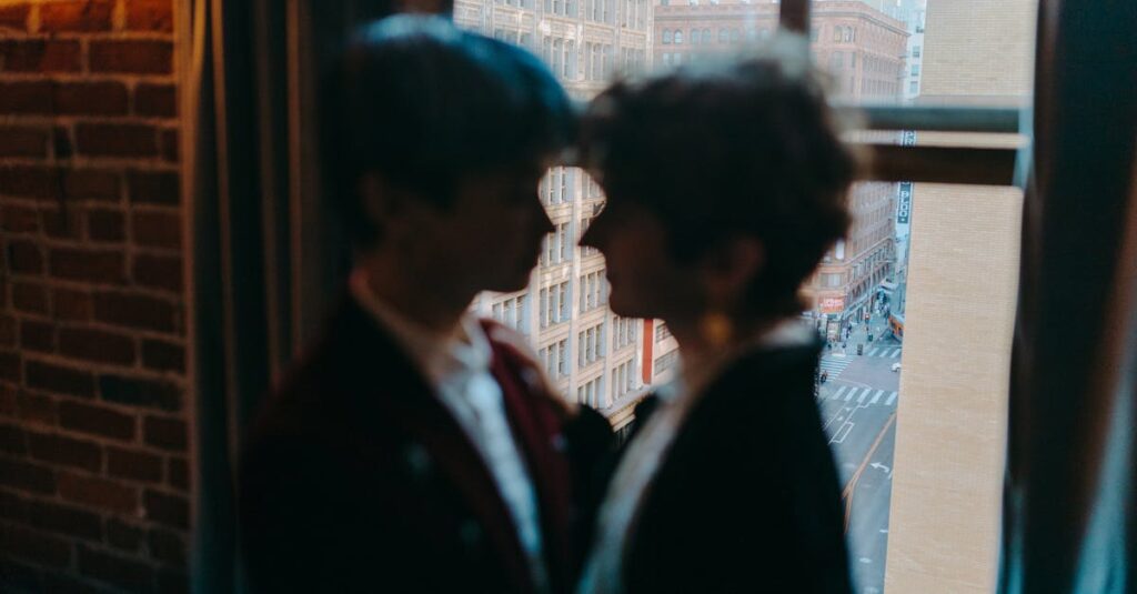 心が静かに癒される高校生カップルのやさしい漫画のワンシーン