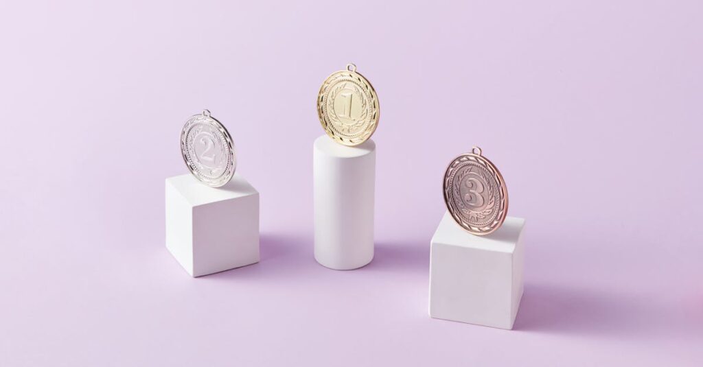 アニメキャラクターたちが精神的な強さや魂の輝きを基準に並べられたランキング表のビジュアル。