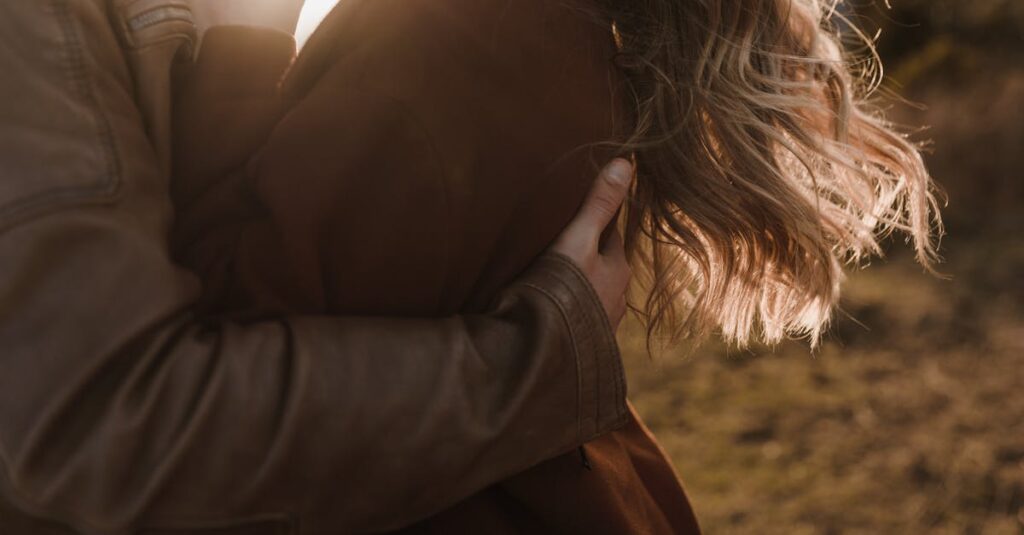 心が静かに癒される高校生カップルのやさしい漫画のワンシーン