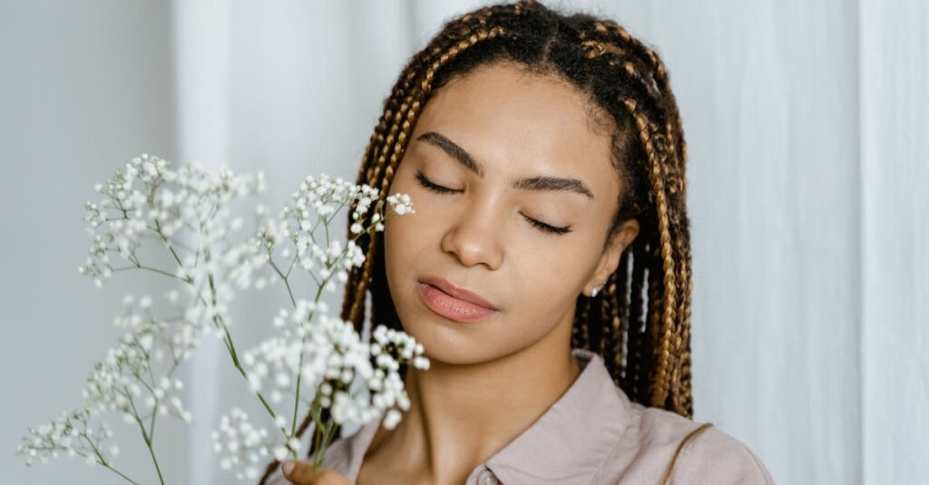 自分自身を静かに見つめる人のやわらかなイラスト