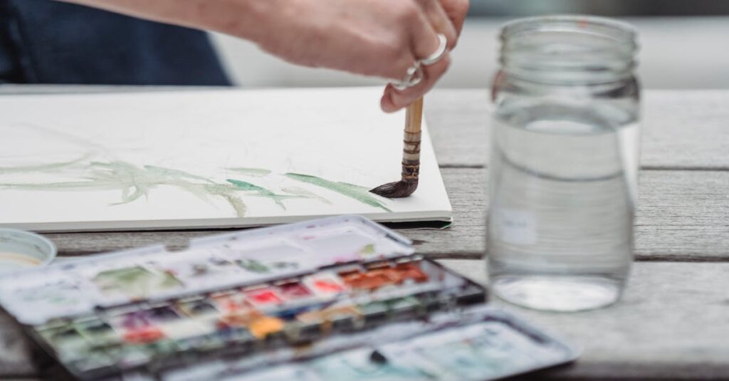 新しい場所で花開く多才な人の水彩イラスト