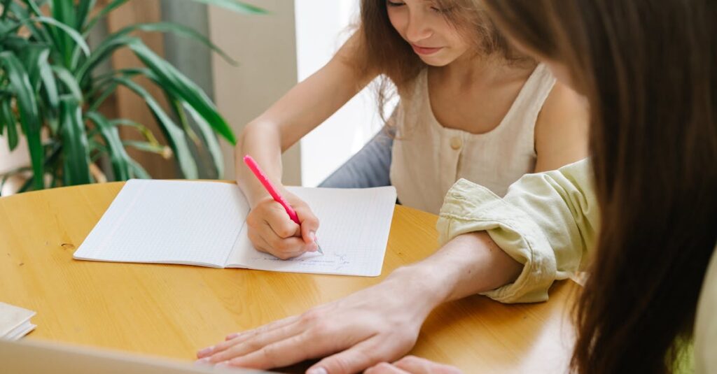 アニメキャラが仲間のピンチを支える裏方の活躍をしているシーン。