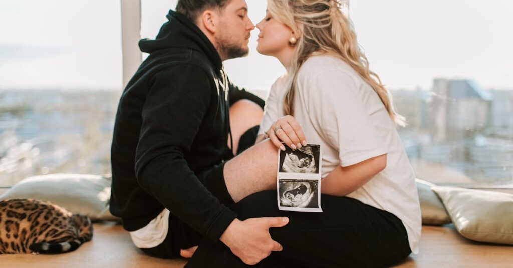 異世界ファンタジーで描かれる心の交流と家族のような絆を感じさせるアニメキャラの温かなシーン。