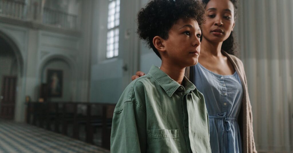 『薫る花は凛と咲く』の登場人物たちが静かに心を通わせるご縁のシーン