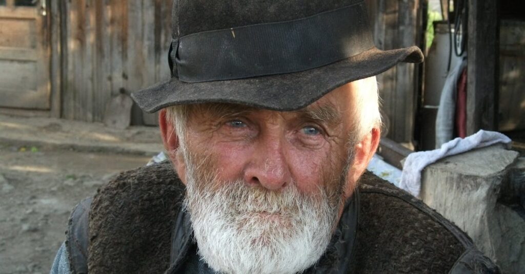 自分らしく生きるための4つのステップを実践する女性の前向きな表情と穏やかな日常