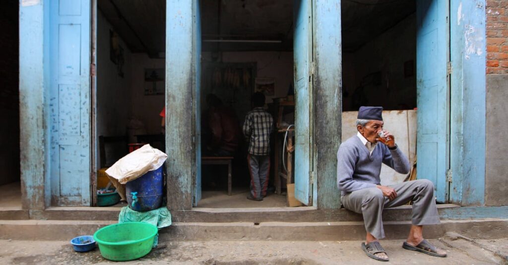 自分らしく生きるための4つのステップを実践する女性の前向きな表情と穏やかな日常