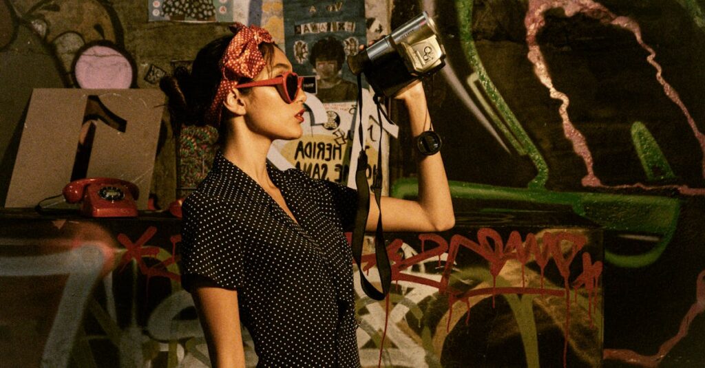 自己表現を通して自由を感じ始めた女性が穏やかな笑顔で歩き出す様子