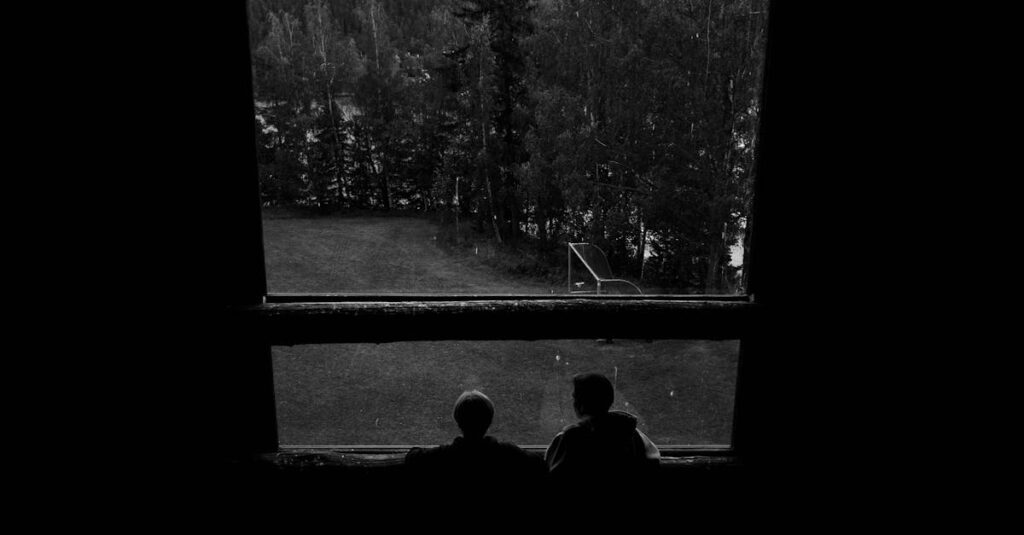 幸せを許した自分に訪れる静かな内面の変化と自信がにじむ表情の女性のイメージ