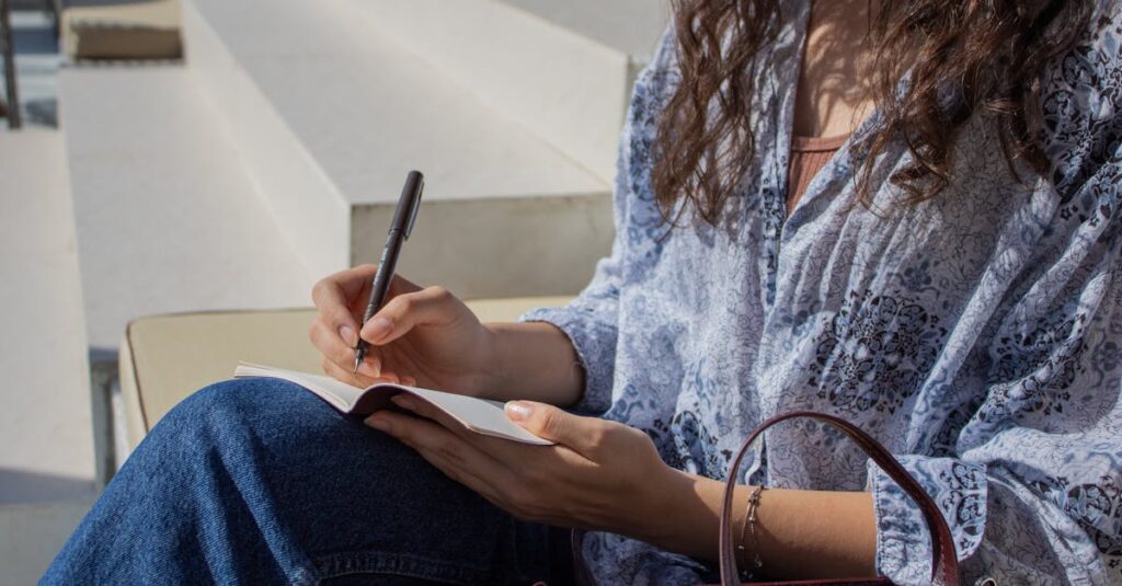 好きを少しずつ表現するために勇気を出し始めている女性の穏やかな後ろ姿のイメージ