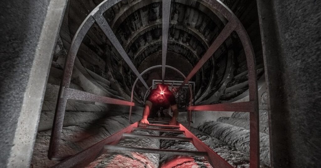 恋愛に踏み出すための小さな勇気を出して一歩前に進む女性の姿