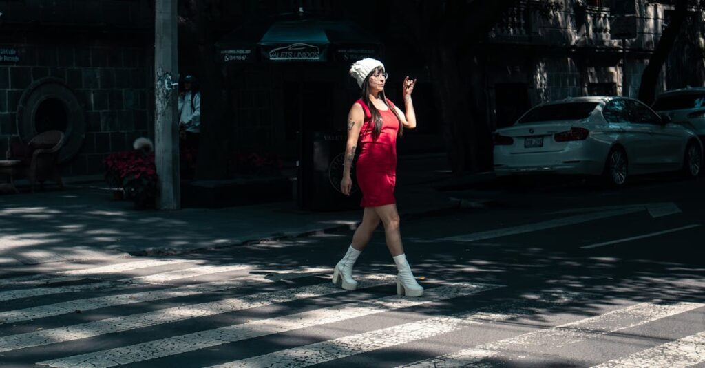 自分を表現できるようになって穏やかに前を歩く女性