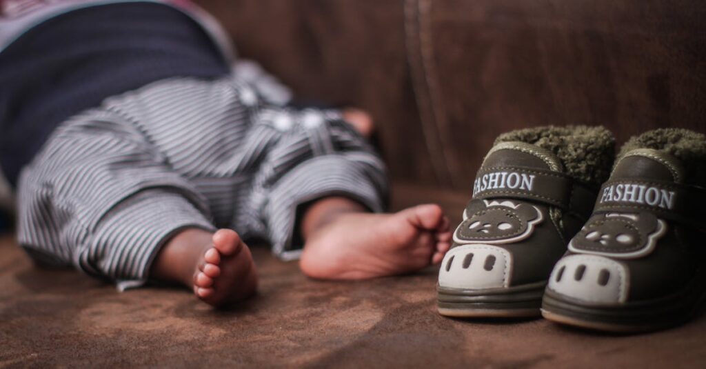 アニメの登場人物たちが心の境界を超えていく様子を象徴する繊細な場面