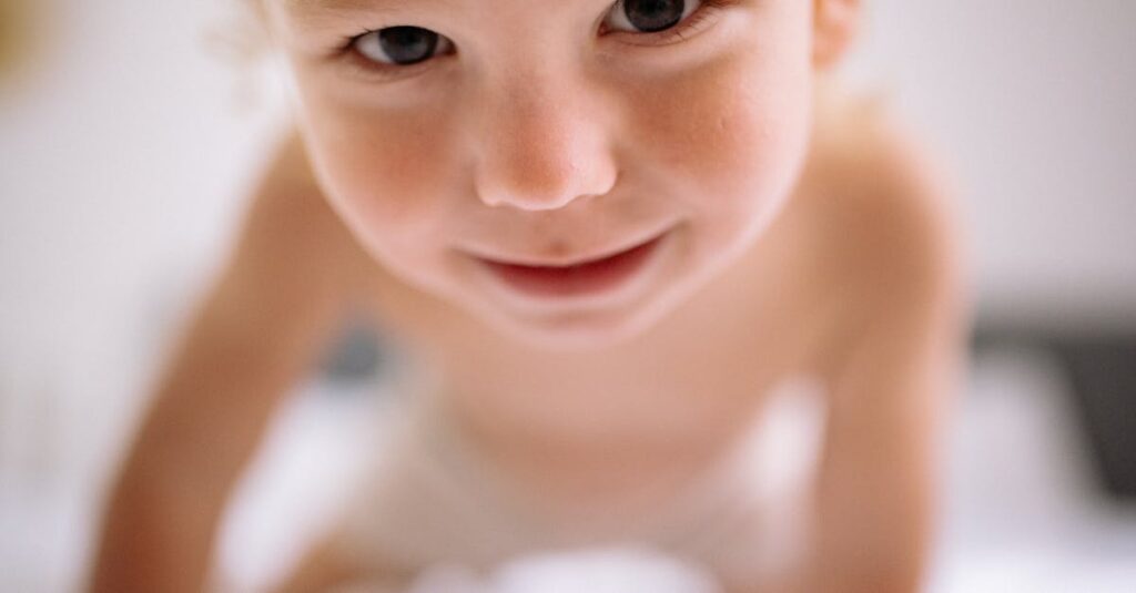 自己表現が苦手な自分を優しく認め始める女性の穏やかな横顔