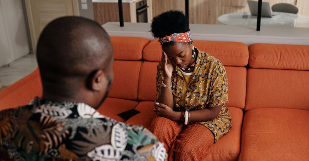 共感力が高く他人の感情を感じ取りすぎて疲れている女性