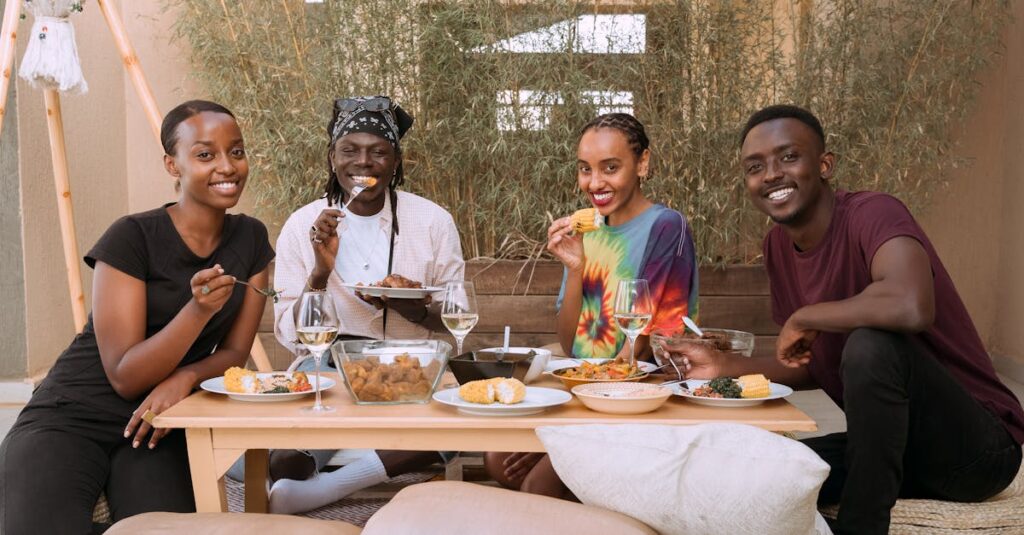 やわらかな光の中で語り合う仲間たち。つながりが心を支える、静かな時間。