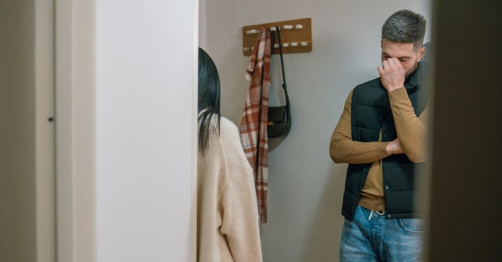 自分の物語を歩きはじめた女性が穏やかな表情で前を見つめている様子