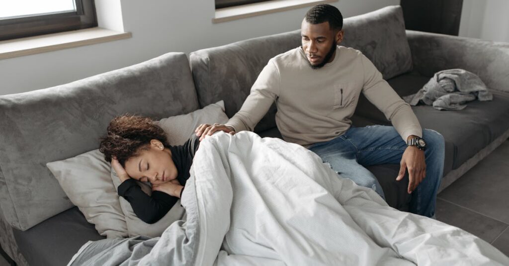 静かな光の中で心を癒し、過去の傷と少しずつ向き合う人のイメージ