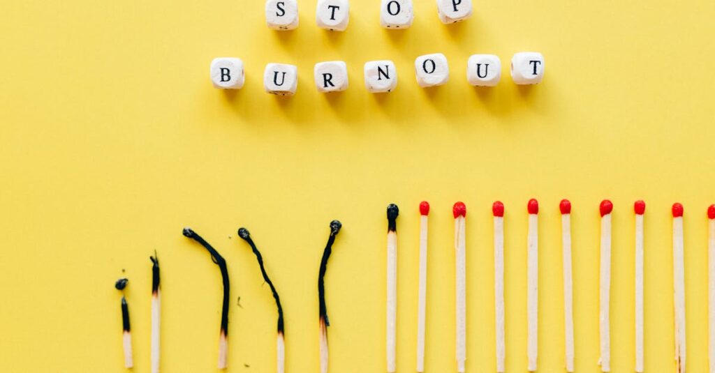 アニメの静かな背景に潜む、言葉では語られない心のサインを表現したイメージ