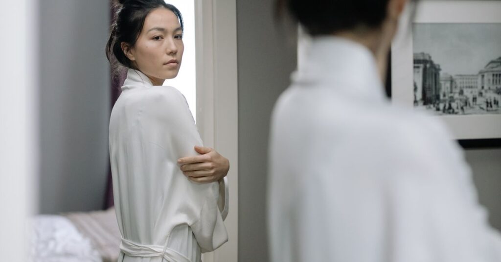 自分を大切にすることを静かに許している女性
