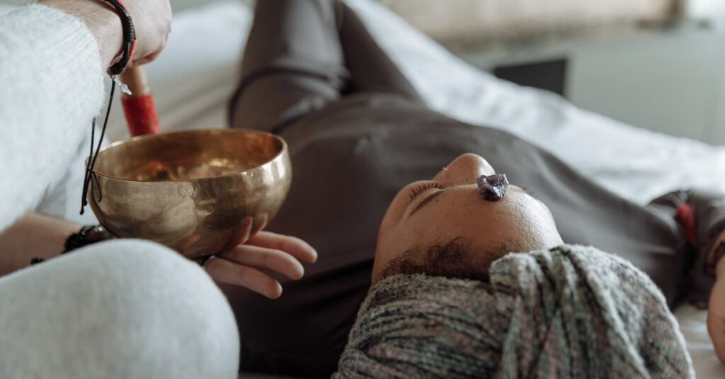 幸せへの罪悪感と向き合いながら穏やかに生きようとする女性の内面的な変化を描いたイメージ