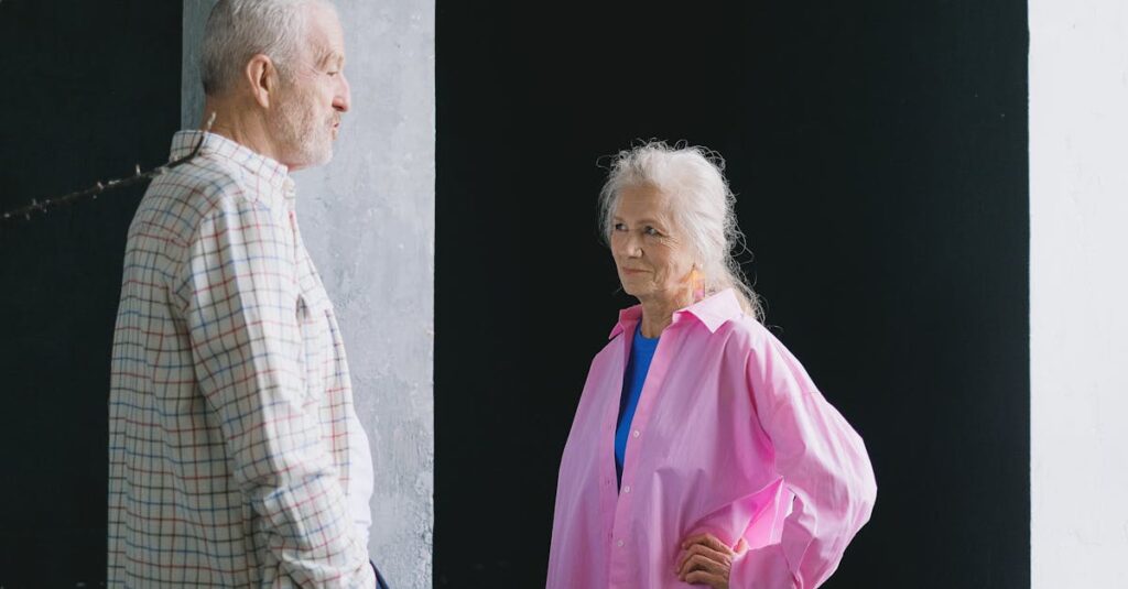 恋人同士が不器用でもやさしく言葉を交わすシーン