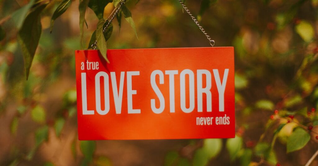 恋の体験を通して心が豊かになっていく女性が前を向いて穏やかに微笑んでいる様子