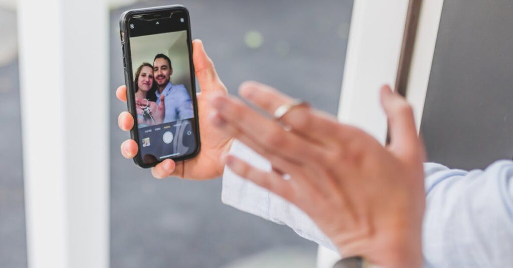 好きを言えないことで悩む女性が本音を隠している繊細な心情を表現したイメージ画像