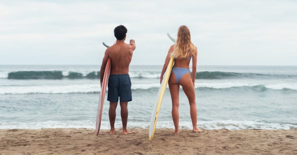 言葉をそっと飲み込んで遠くを見つめる女性