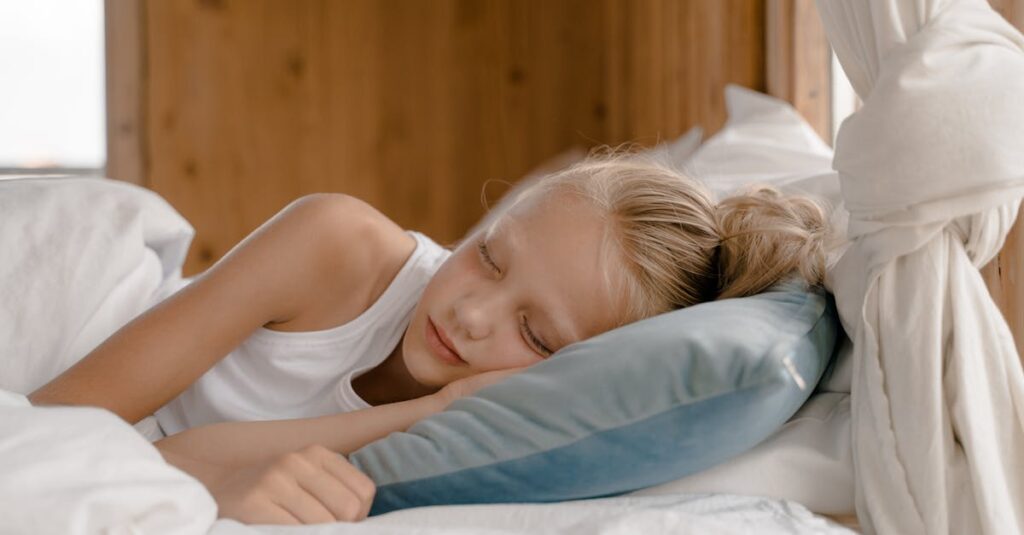 感情を抑える人が誤解されやすい理由と背景を解説するシーンイラスト