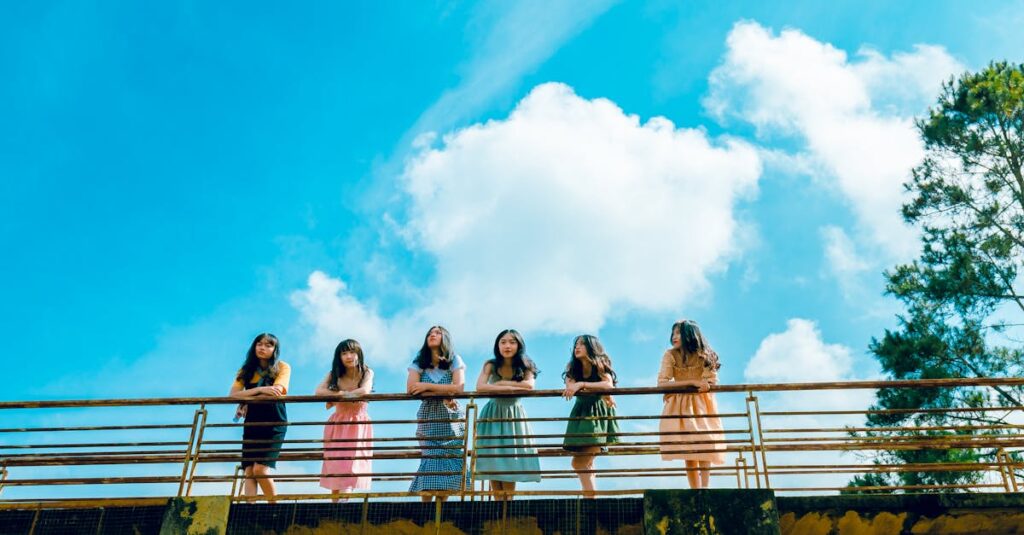 孤独だった少女が七賢人との関係を通じて変化していく様子を描いた心温まるシーン