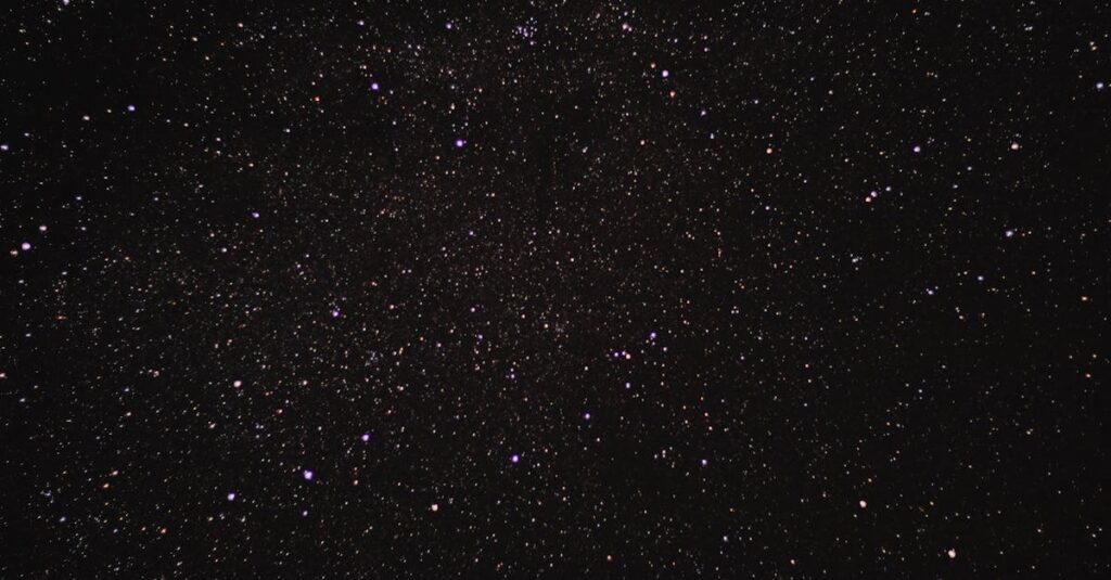 やわらかな星空に浮かぶ星座。自分の傾向を知ることが、人づきあいを楽にするヒントになる。