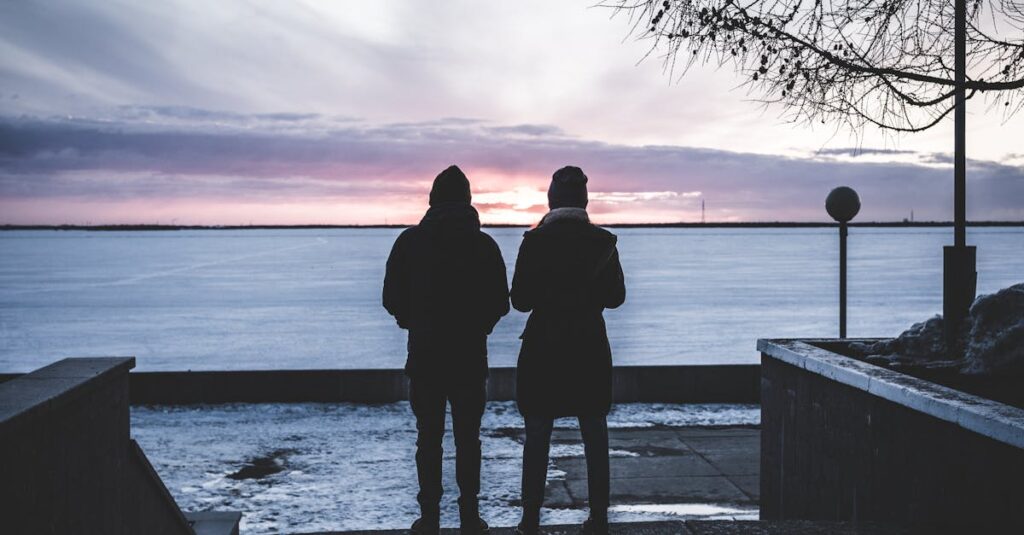 言葉にしなくても、そこにいてくれる誰かを感じる夜のイメージ