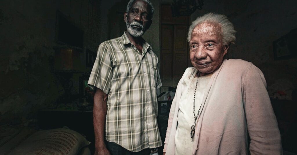 静かに世界を支える七賢人の姿に心が救われる様子を描いた幻想的なイメージ