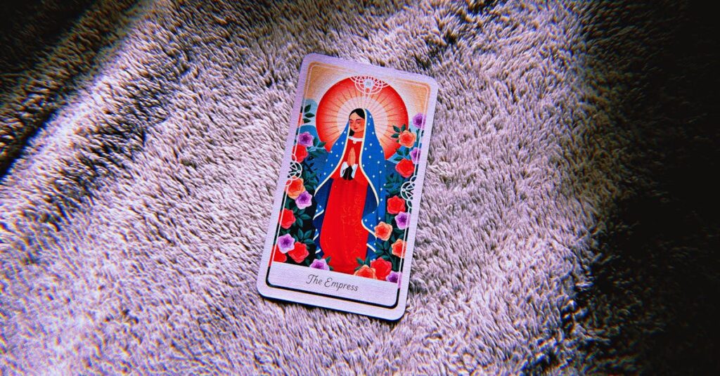 禅タロットを使って手放しワークを実践している女性の落ち着いた時間