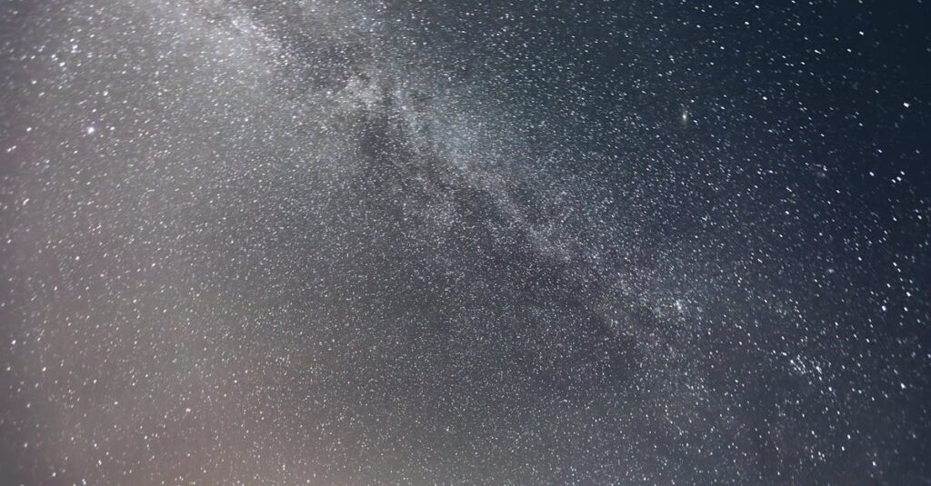 星と星がそっと引き合うような、縁の不思議さを表すイメージ