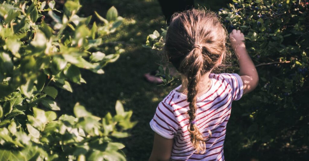 小さな勇気を出して前に進むモニカの印象的な行動シーン
