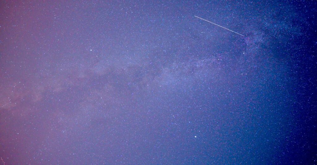 やわらかな星空に浮かぶ星座。自分の傾向を知ることが、人づきあいを楽にするヒントになる。