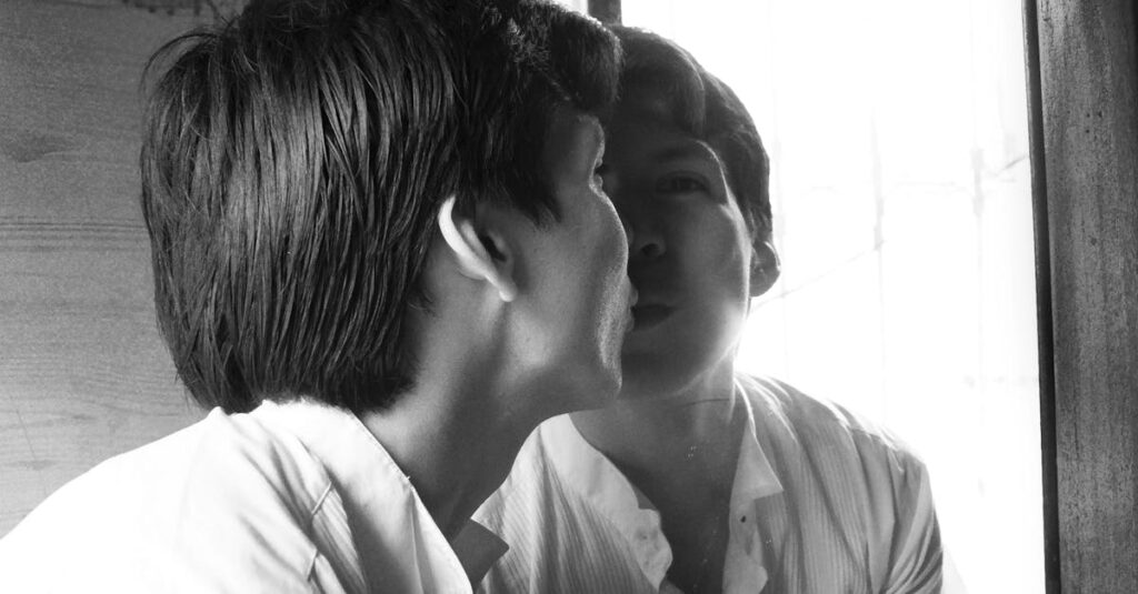 夜空の星を静かに見上げる人。好きなキャラクターは、自分の中にある何かを映しているのかもしれない。