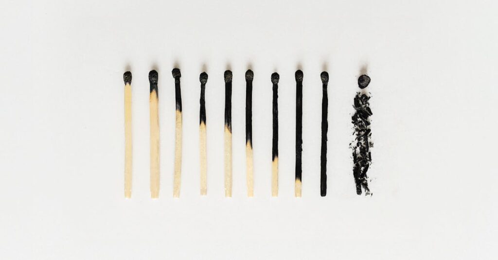 ツインレイとの関係で変化していく女性の内面と、自己成長のプロセスを表す象徴的な光の演出