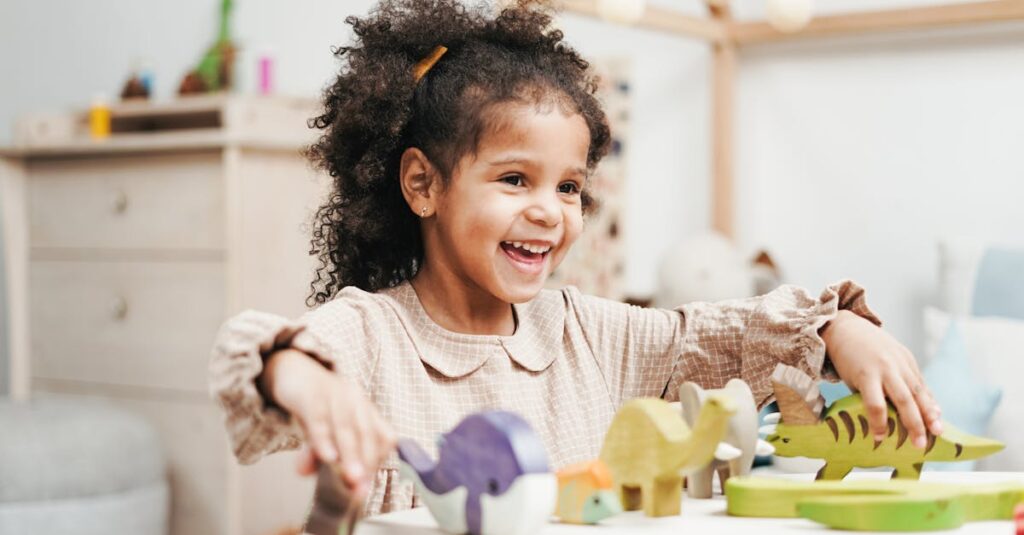 小さな勇気を出して前に進むモニカの印象的な行動シーン