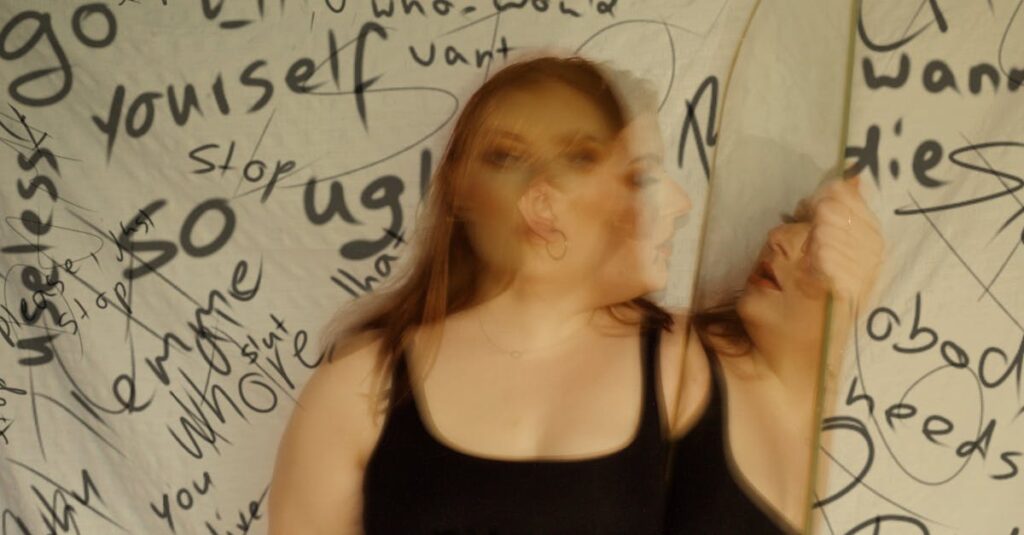 静かにうずくまる人。「自分には何もない」という気持ちを抱えて生きていた善逸のように。