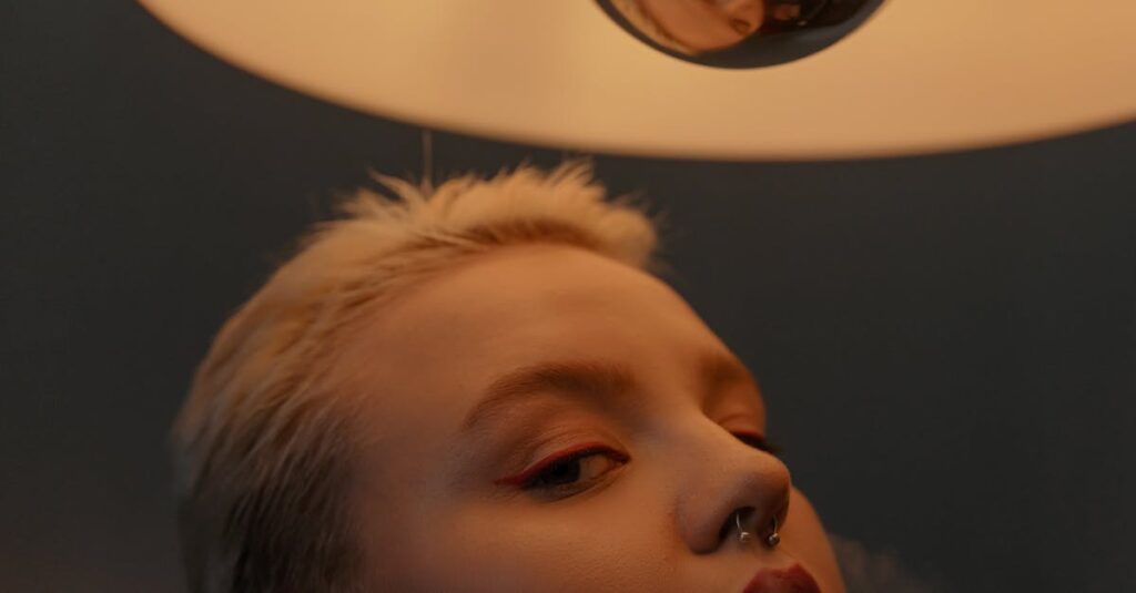 煉獄さんにインスパイアされた自己対話ワークを実践する様子をアニメ風に描いたイメージ