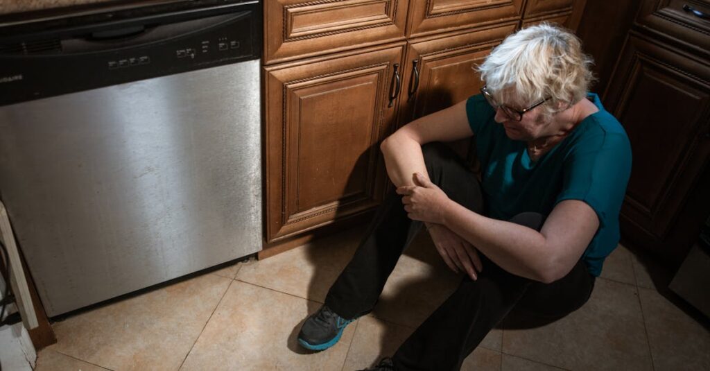 人生に悩む若者がアニメの世界に癒しと答えを見出そうとしている様子