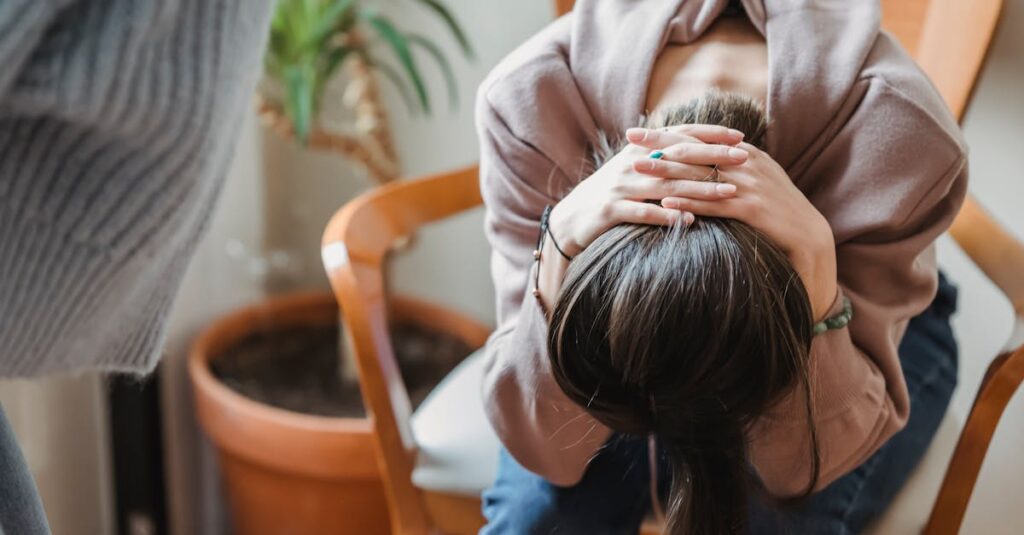 アニメの名場面に見る静かなコミュニケーション、言葉に頼らず心が通じ合う優しい表情