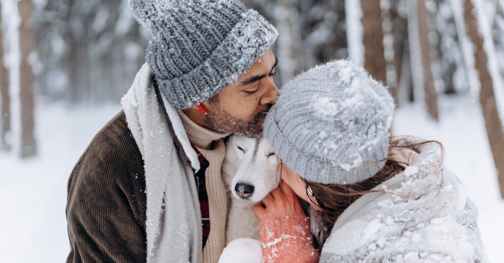 恋の役割ごとに異なる性格タイプを持つアニメキャラ風の人物たちの自己分析と内面の描写