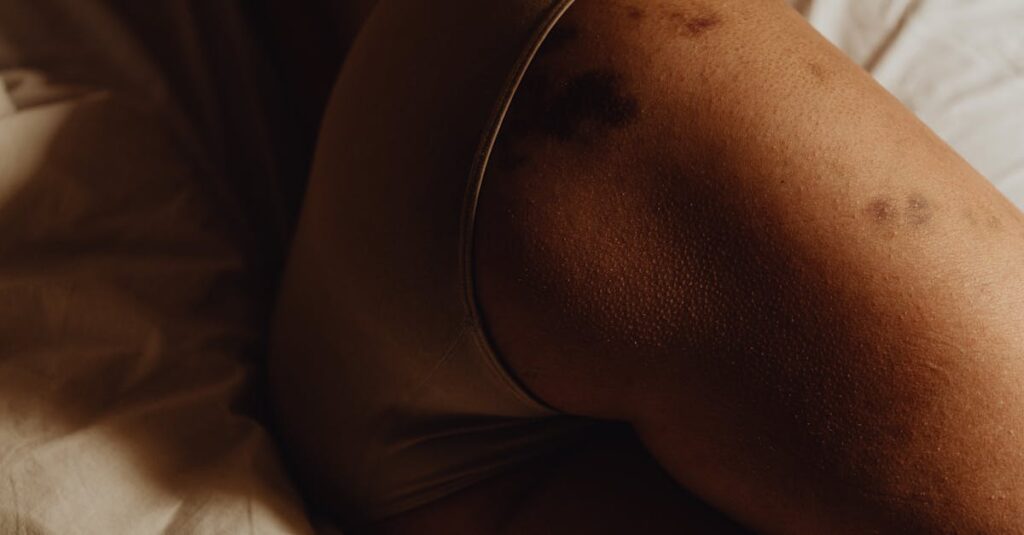 静かに微笑む女性。「これが私なんだ」と気づく、やわらかな自己肯定の瞬間。