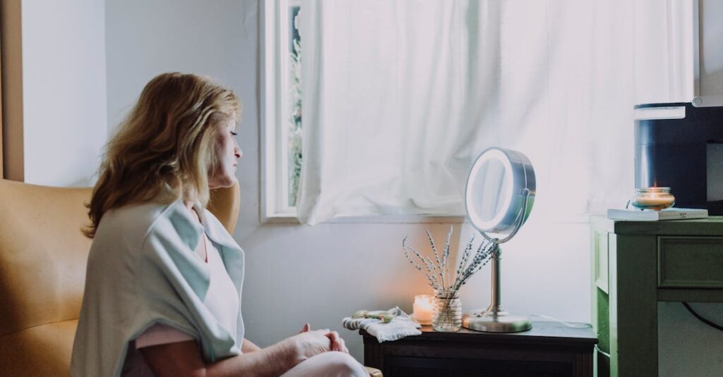 自分の中の強さと静かに向き合う、朝の窓辺のイメージ