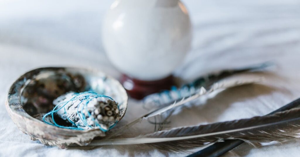 恋に疲れた心を癒すタロットのメッセージ、自分らしさを取り戻す女性の表情