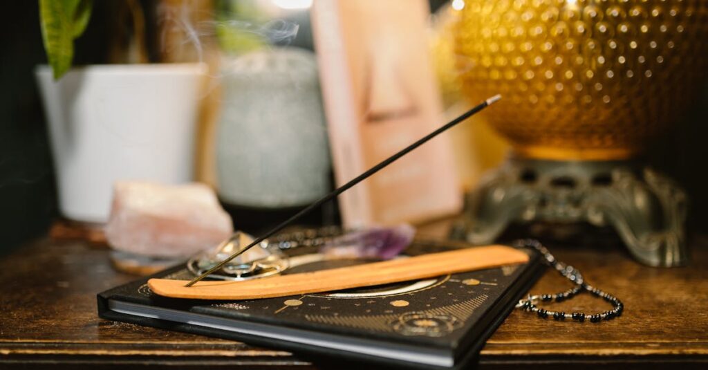 タロットと占星術を組み合わせた学びを象徴する、神秘的な100年カレンダーのビジュアル