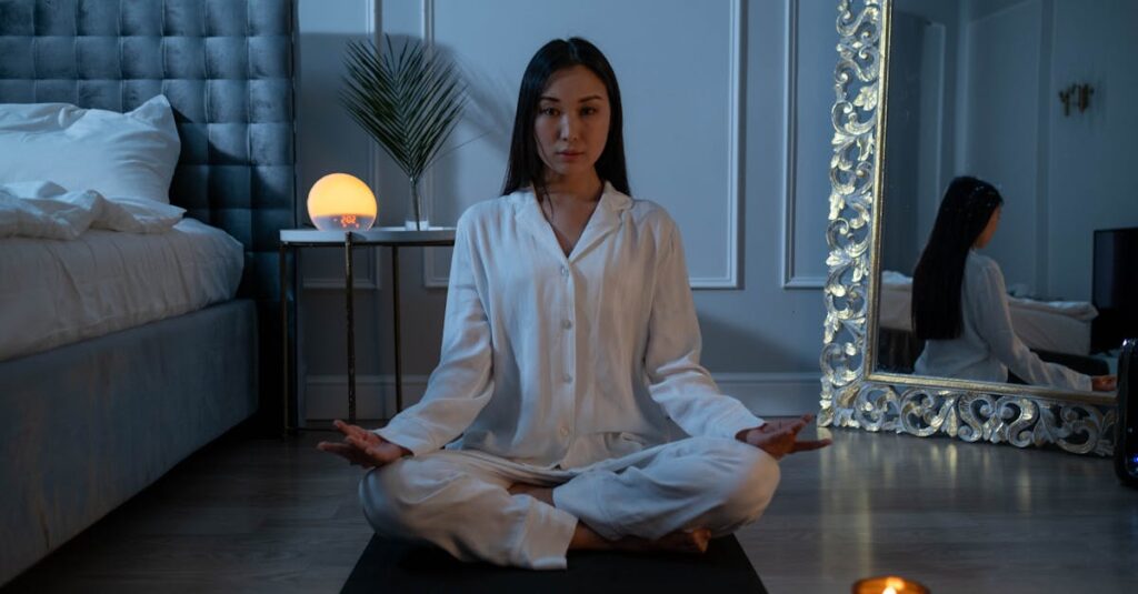 静かにうつむく女性。「私のせいかも」という言葉が、心に重くのしかかる瞬間。